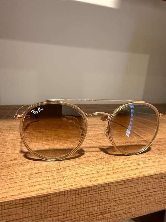 Ray-Ban Accessories - BOGO 🟢 Ray-Ban Gold Frame Sunglasses with Brown Gradient Lenses in case